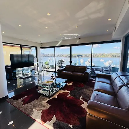 Luxury 6Beds Waterfront Retreat-2